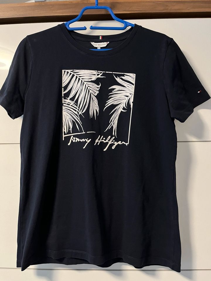 Designerpaket T-Shirts Damen Hilfiger Tommy Jeans in L in Dresden