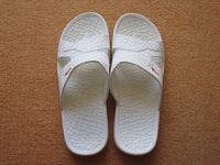 Badeschuhe Schlappen Slipper Gr. 43 weiß Plastik neu Dresden - Räcknitz/Zschertnitz Vorschau