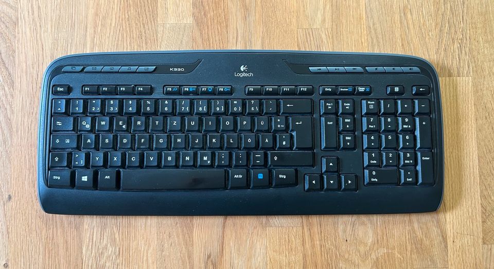 3x neuwertige Logitech wireless Tastatur K330 in Baldham