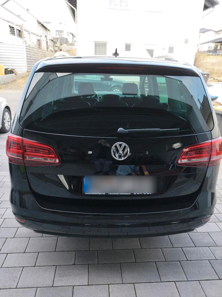 VW Sharan 2.0tdi 177ps Vollausstattung 7Sitzer Kamera Kurvenlicht in Wetzlar