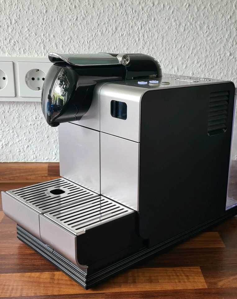 ** DeLonghi Lattissima + Nespresso EN520 S Plus ** in Kelkheim