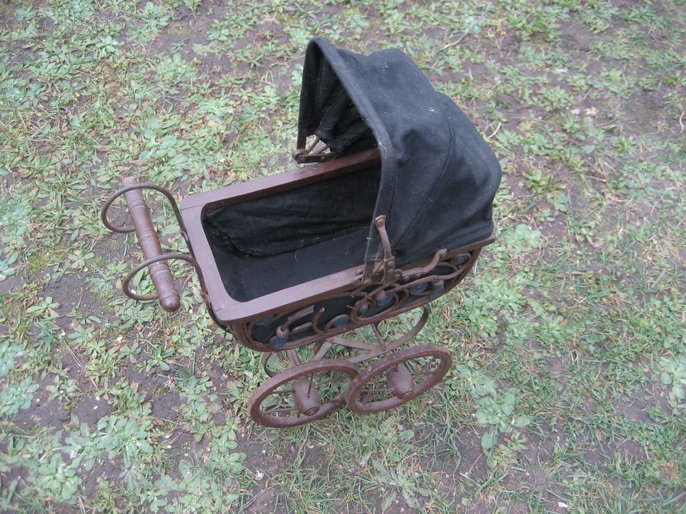 Puppenwagen Vintage Antik Kinderwagen Sammler Dachbodenfund in Birkenheide