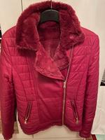 Guess Wende-Jacke im Biker-Look in bordeaux rot Größe M Nordrhein-Westfalen - Ahlen Vorschau