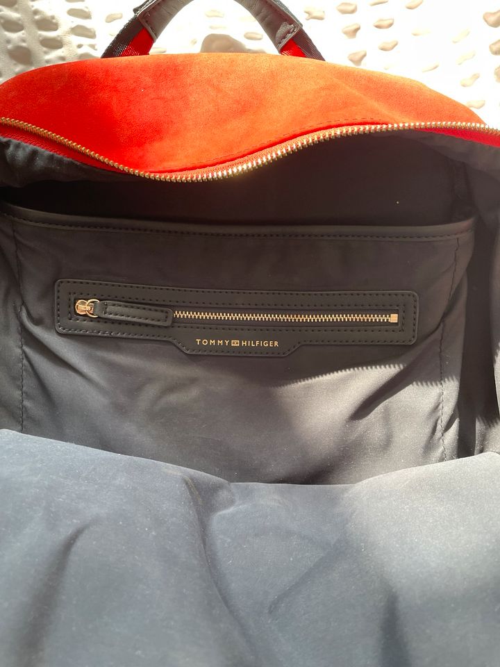 Tommy Hilfiger Rucksack, blau rot, wie neu in Kamen