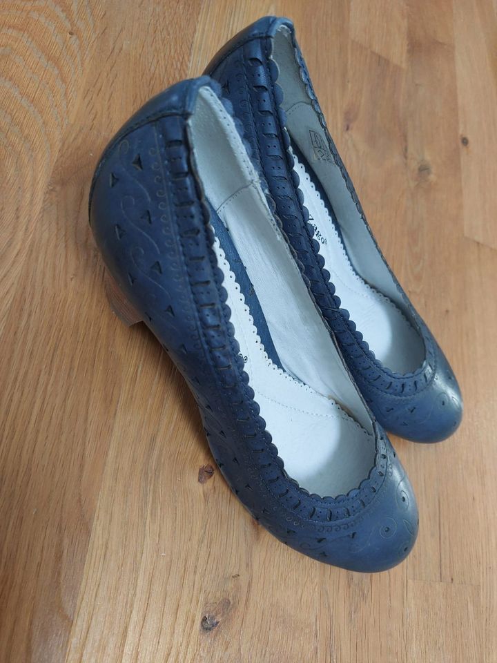 Zanon & Zago Pumps 38 blau mit tollen Mustern NEU in Bühl