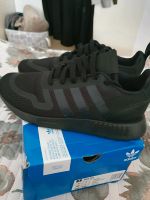 Adidas Schuhe Schwarz unisex gr 40 2/3 Frankfurt am Main - Bockenheim Vorschau