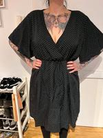 Schönes gepunktetes Kleid, Rockabilly, Gr. 4XL Köln - Zollstock Vorschau