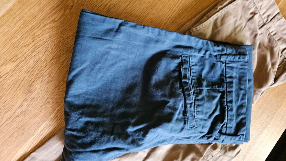 2 Chino Hosen H&M slimfit 29 32 in München