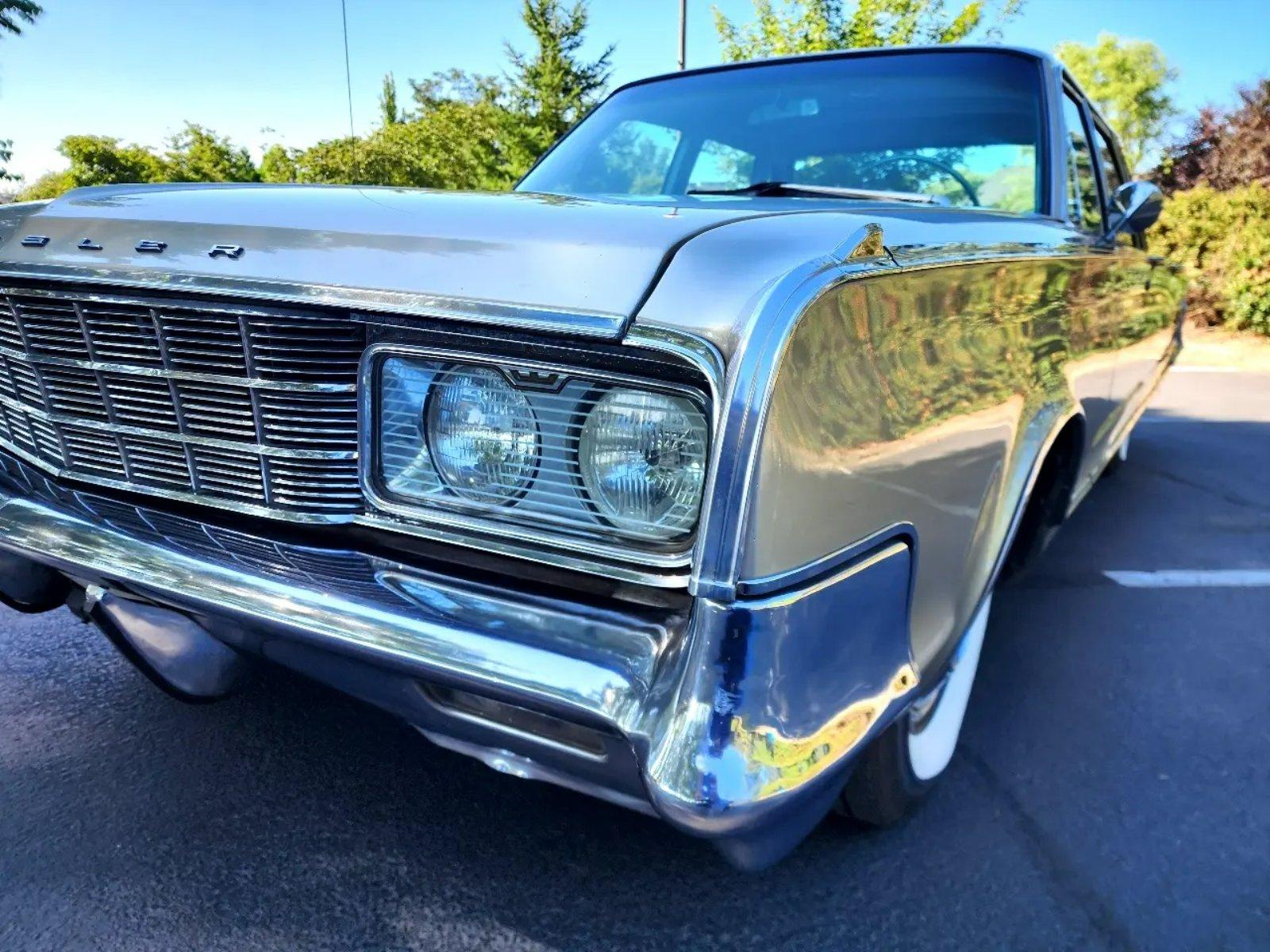 Abbildung des Autos 1965 Chrysler NewYorker …