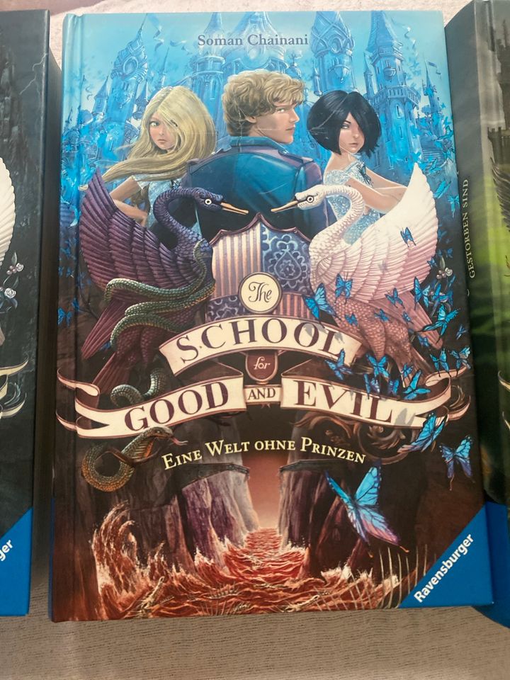Buch Soman Chainani The School for Good and Evil 1-3 in Berlin