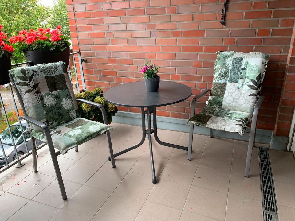 Gartenstühle von MWH und runder Klapptisch von Sieger, neuwertig in  Nordrhein-Westfalen - Kempen | eBay Kleinanzeigen ist jetzt Kleinanzeigen