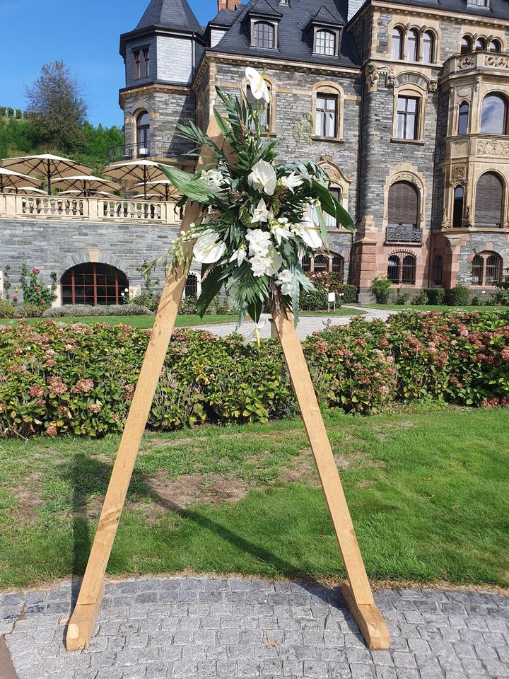Traubogen Birke, Triangel Holz oder Metall Weiß: Hochzeitsdeko in Trier