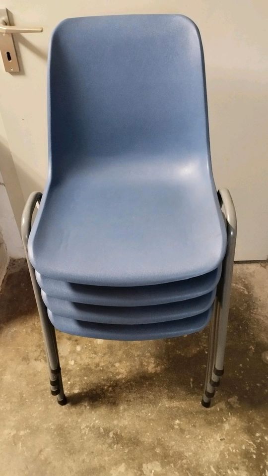 Kunststoff-Metall-Stühle in blau, 4 Stück in Radolfzell am Bodensee