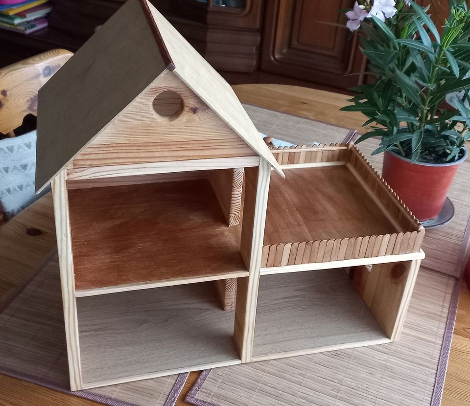 Puppenhaus aus Holz. in Berlin