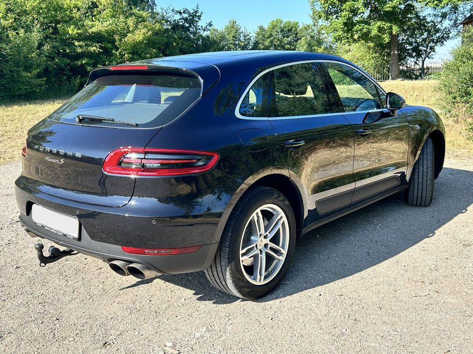 Porsche Macan S mit AHK und Panoramadach in Gerlingen