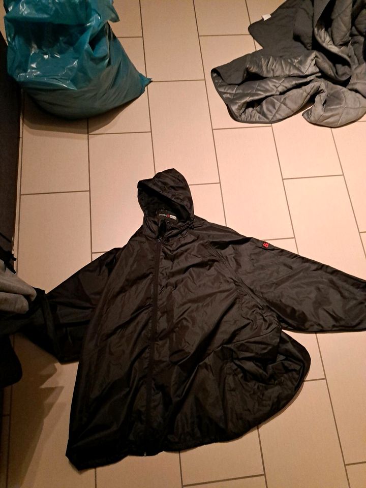 Ich biete eine Windjacke von marc&Mark in Berne