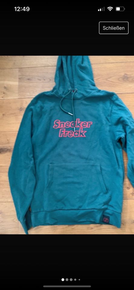 Sneaker Freak Hoodie Gr.M Grün Logo in Köln