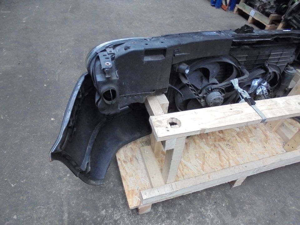 VW Golf 4 1,6 74kw Bj 98 Front Vorbau Stoßstange Scheinwerfer ec. in Harrislee