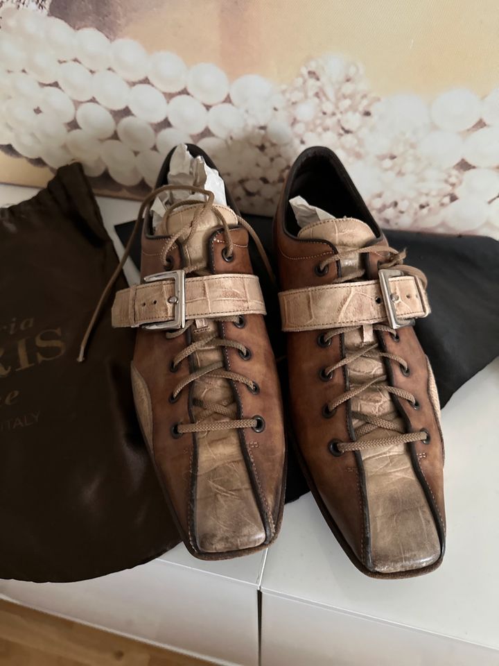 Biete Harris Vintage Luxus Schuhe Gr42 passender Harris Gürtel in Jülich