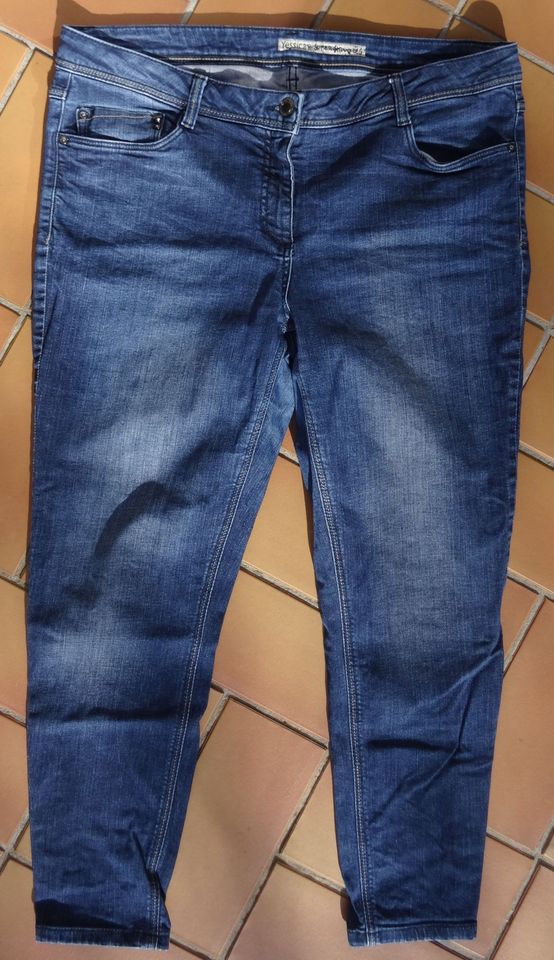 Jeans in blau in Gr. 46/48 (Kurzgröße) in Unterschleißheim