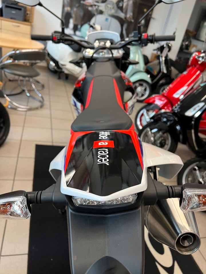 NEU Aprilia SX 125 4T Modell 2024 Roller white wonder weiß in Freiburg im Breisgau