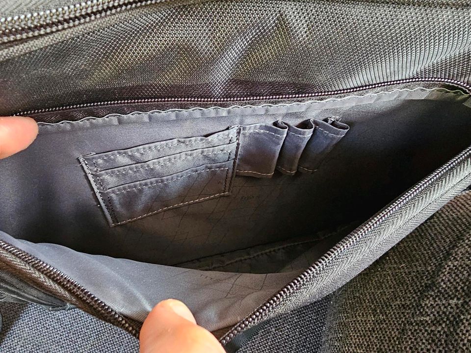 Titan Laptop Umhängetasche, Laptoptasche in Ebsdorfergrund