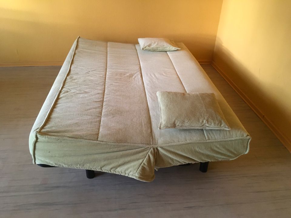 Klapp-Bett/Sofa mit Lattenrost und stabilem Metallrahmen in Berlin