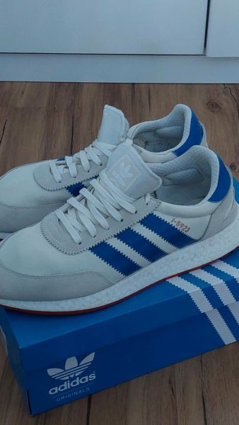 I 5923 store white blue