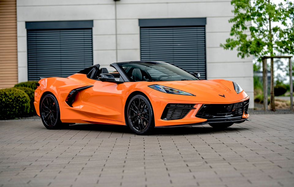 Corvette C8 Cabrio 3LT Europa Modell in amplify orange in Hamburg