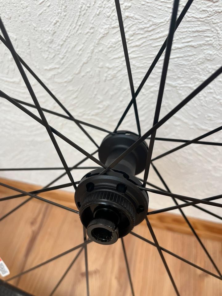 Mavic Cosmic SL 32 Carbon Laufradsatz Rennrad disc DT Swiss in Konstanz