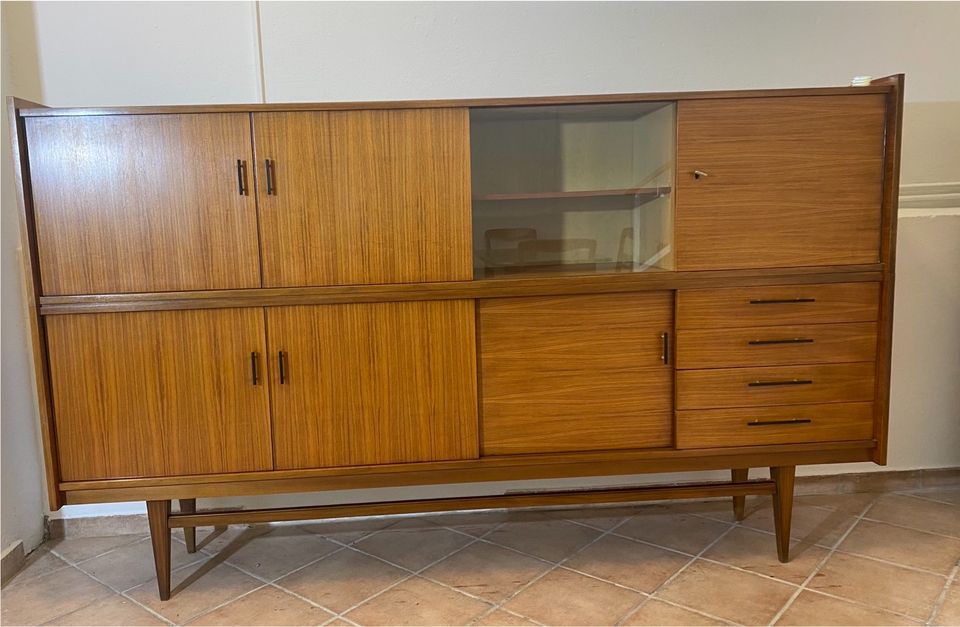 MIDCENTURY/Teak/Highboard/Wohnzimmerschrank/Vitrine/danis/vintage in Berlin