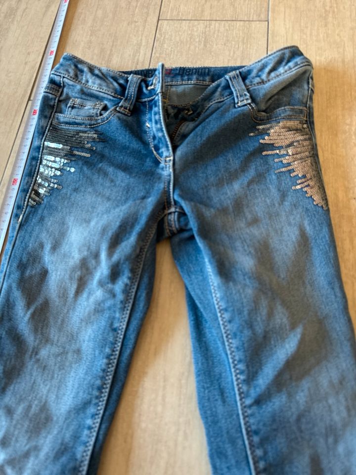 Jeans mit Glitzer von s.Oliver Gr. 134 Glitzerpailletten in Lampertswalde bei Großenhain