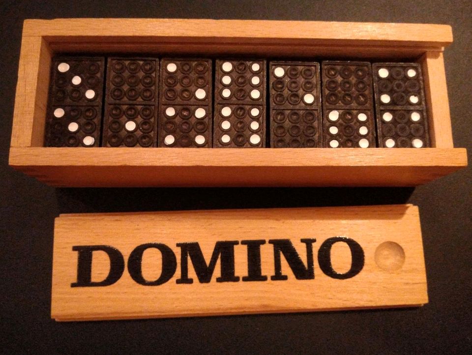 Domino-Spiel in Holz-Schachtel in Dortmund