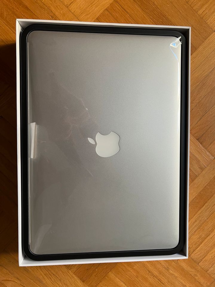 MacBook Pro 2015 13“ 8GB 512GB SSD Top Zustand OVP in München