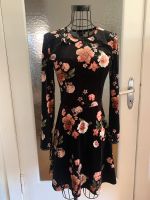 Samt Kleid   von Topshop mit Blumen, Print Brandenburg - Falkensee Vorschau