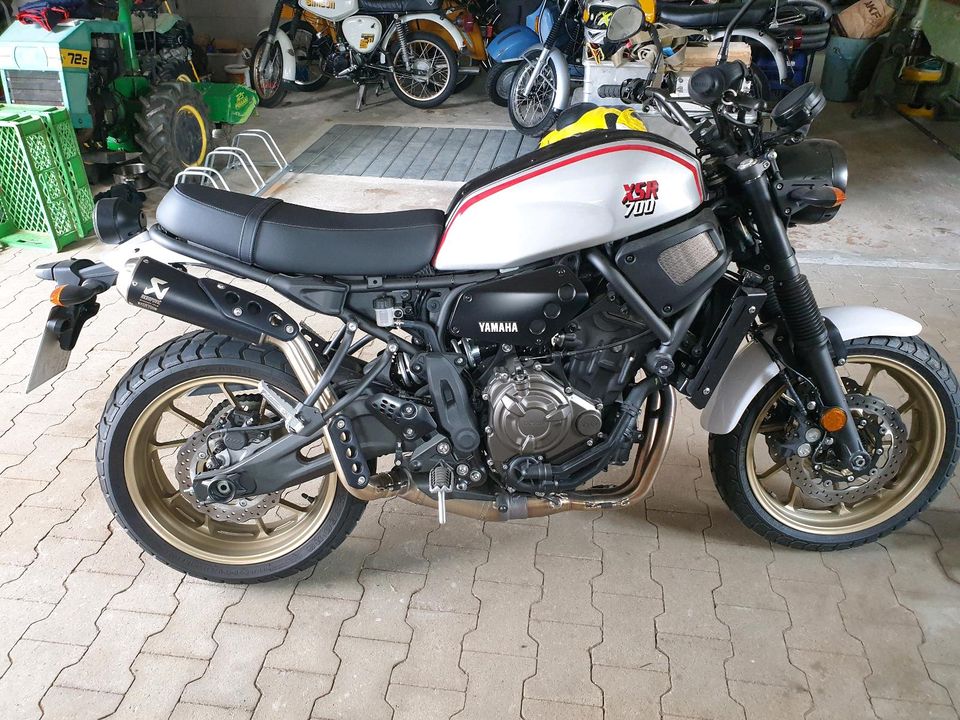 Yamaha XSR 700 XTtibute mit Akrapovic Auspuff in Dresden