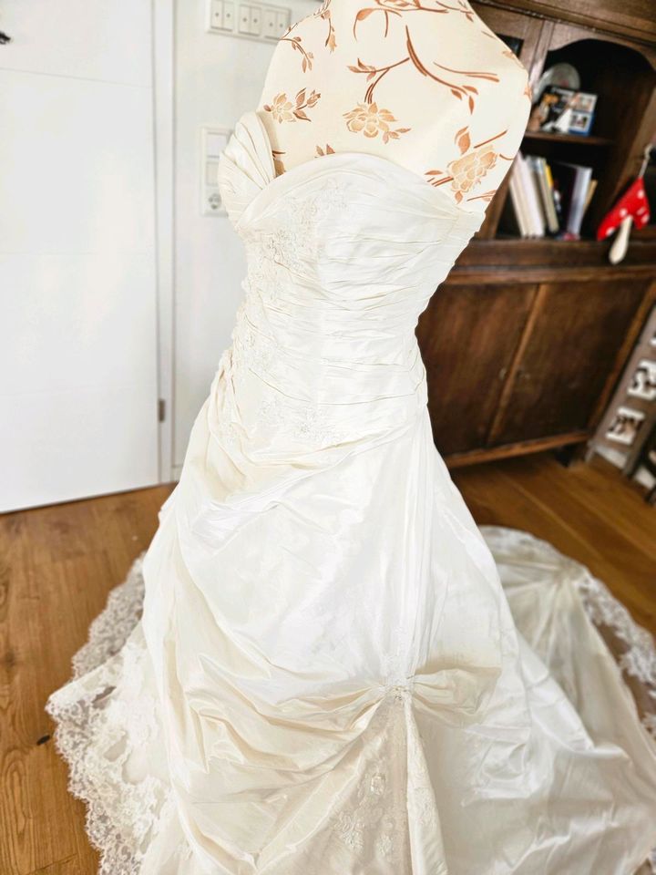 Brautkleid aus Geschäft MarieBernal ♥️ in Gelnhausen