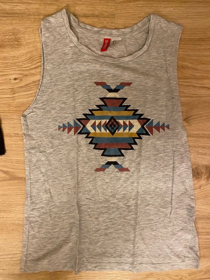 Tanktops H&M 34/XS weiß Text Kanye West Azteken Motiv Shirts in Offenburg