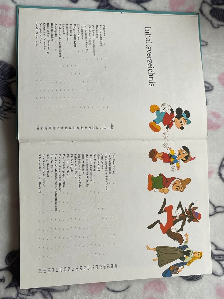 Walt Disney‘s großes Märchenbuch, Buch von 1977 in Düsseldorf
