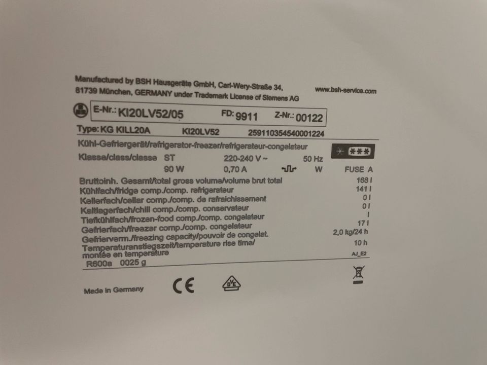 Siemens Kühlschrank mit Gefrierfach im Einbauvorratsschrank in Warmsroth