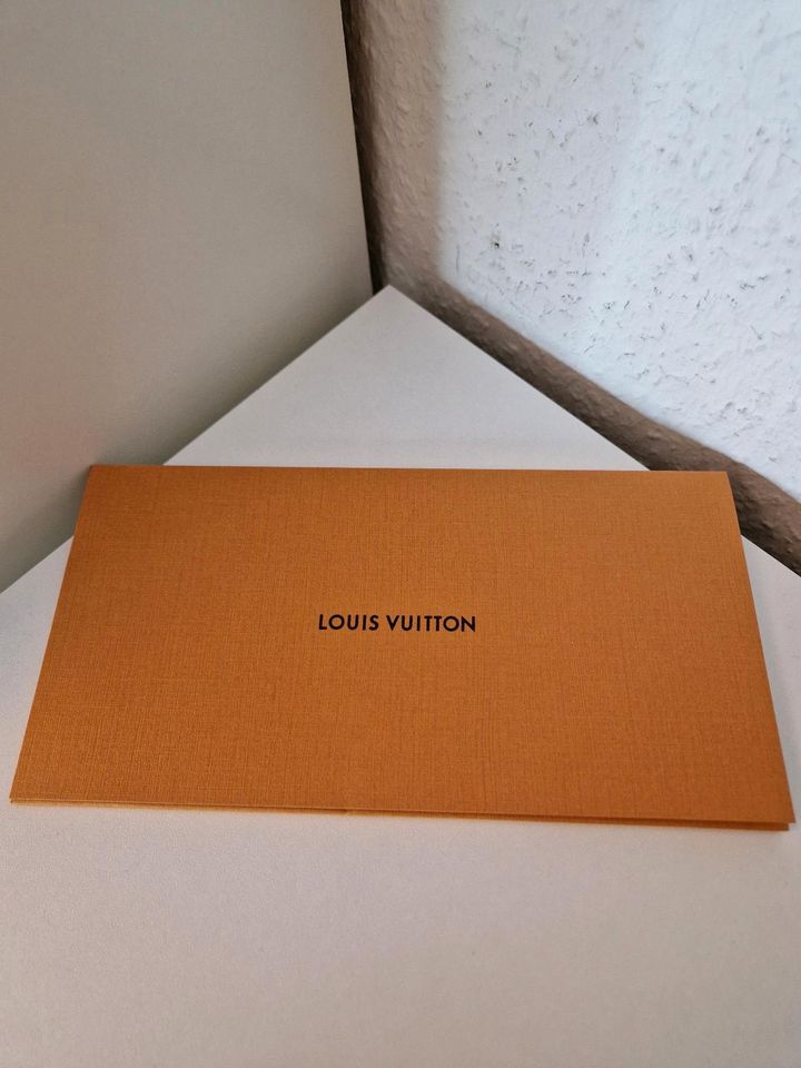 Louis Vuitton Kartenetui Garden Collection 2022 in Hamburg