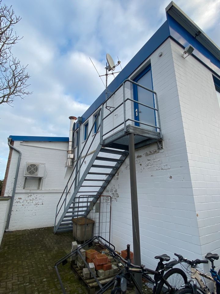 Bürofläche in zentraler Lage inkl. Teeküche, Stellplatz und WC-Anlage zu sofort zu vermieten! in Nienburg (Weser)