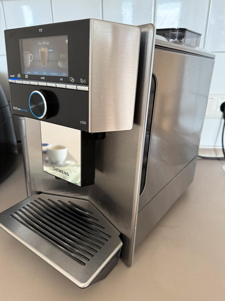 Siemens EQ 9 Plus S 500 connect wifi EQ 6 Kaffeevollautomat in München
