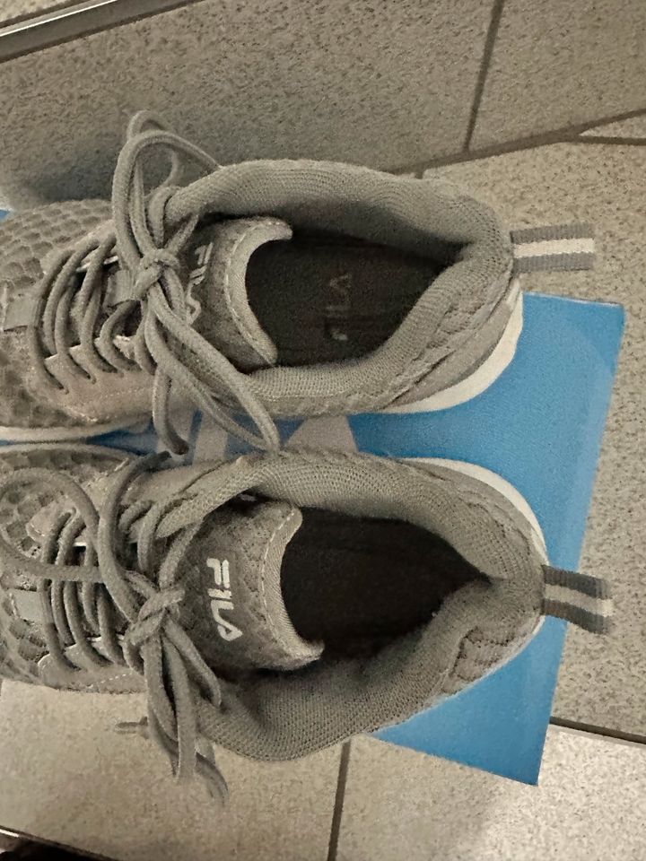 FILA Memory Foam Sneaker grau 39 Sportschuhe in Bad Krozingen