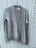 Cardigan grau XS Strick Hollister Strickjacke Saarbrücken-Mitte - Alt-Saarbrücken Vorschau