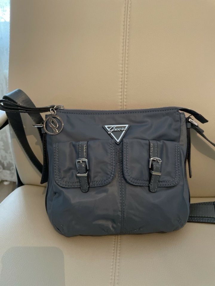 Guess Tasche Cross Bag wie NEU in Mutlangen