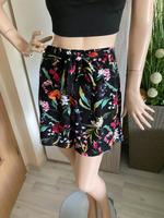 Amisu kurze Hose Sommer Shorts Gr: 42 schwarz bunt Blumen Thüringen - Camburg Vorschau