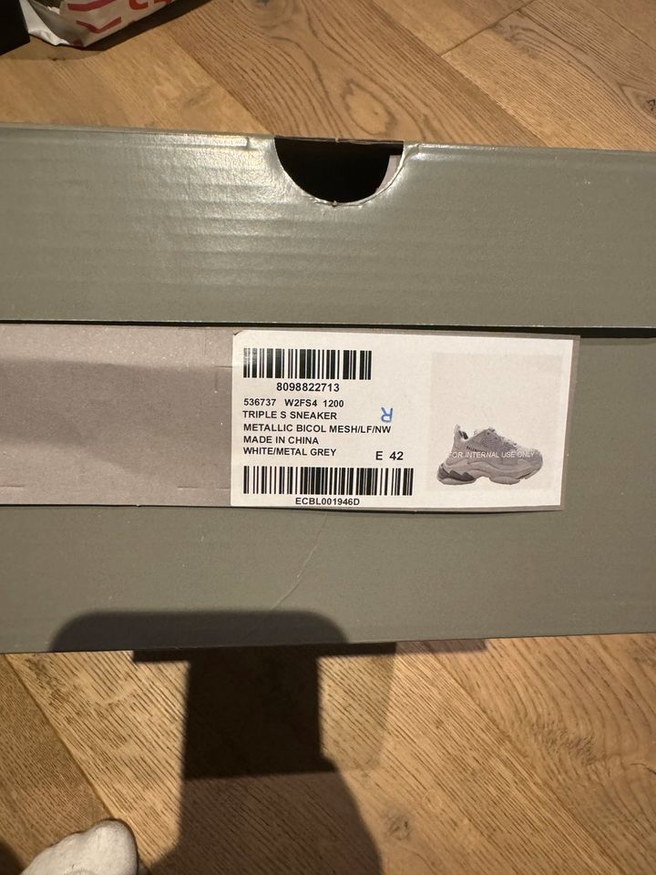 Balenciaga Triple S Gr.42 Neu in Köln