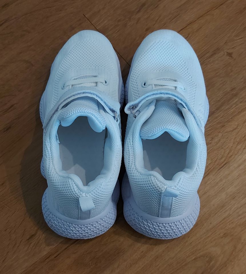 Kinderschuhe / Sneaker / Hallenschuhe - weiß - Größe 35 in Handewitt