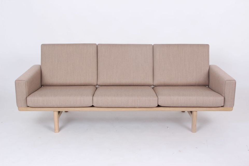 Hans J. Wegner Sofa Modell GE236, das Sofa ist neu in Stuttgart